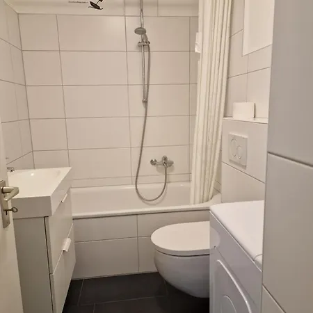 Apartment Am Stadtpark Mit Parkplatz 1zkb 48qm *