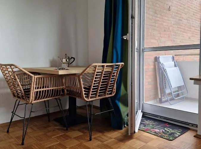 Apartment Am Stadtpark Mit Parkplatz 1zkb 48qm *